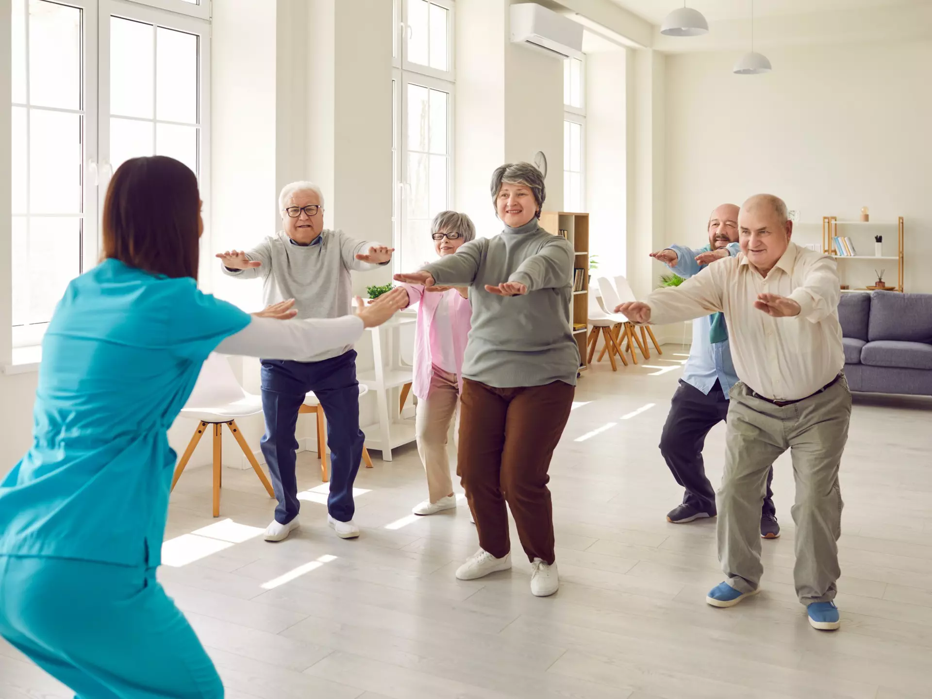 Hip Replacement Recovery Guide for Seniors: What to Expect Week by Week