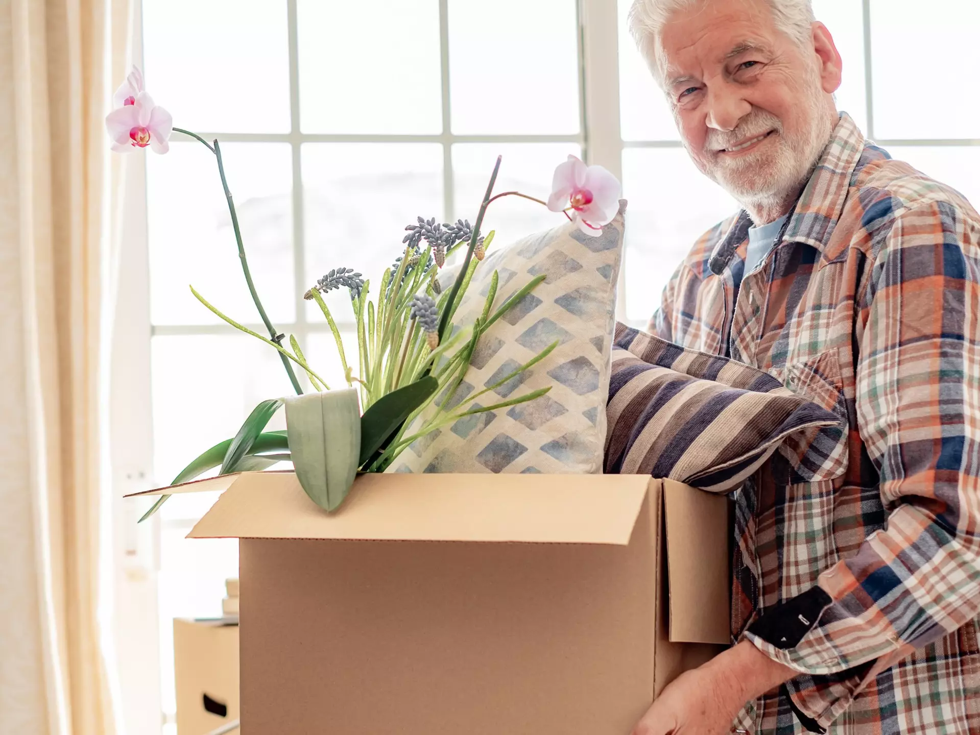 Downsizing for Seniors: A Step-by-Step Guide to Simplifying Your Life